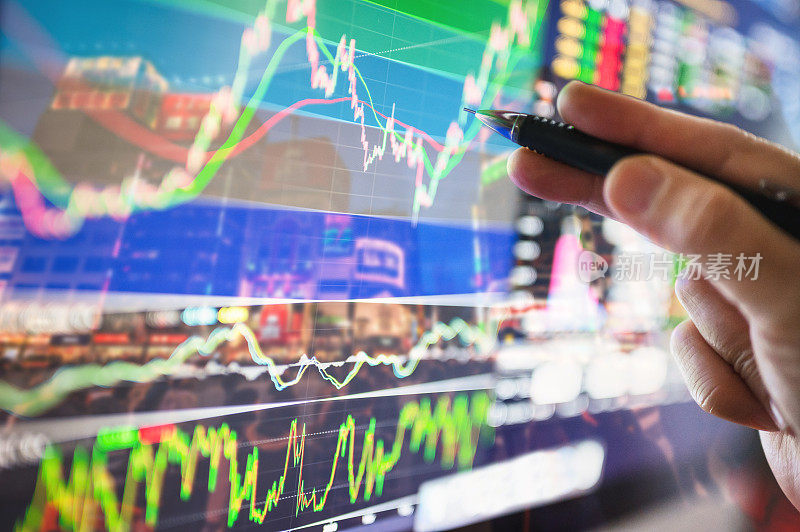 投资者经理分析金融图表交易在线投资数据价格加密货币市场图表，管理风险。