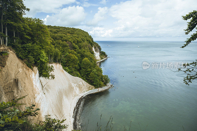 在Rügen岛上欣赏波罗的海的白垩岩海岸