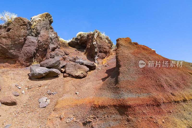 泰德国家公园，火山炸弹埋在拉皮利山坡上。多色火山岩。特内里费,加那利群岛