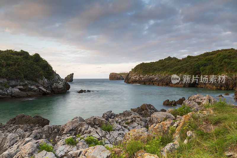 阿斯图里亚斯海岸布尔纳海滩的海景