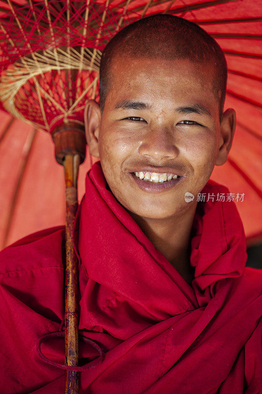 年轻的佛教僧侣画像，蒲甘，缅甸