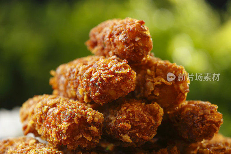 盘子里食物的特写镜头