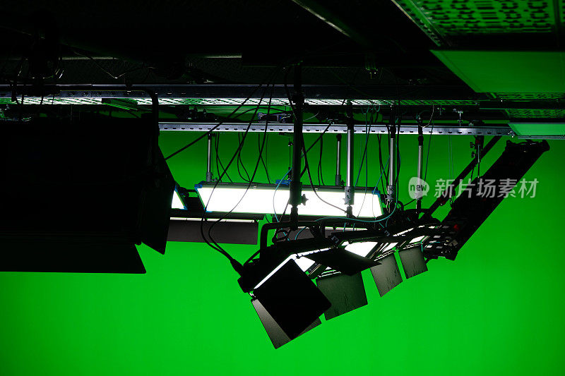 阿里灯在绿幕工作室进行虚拟制作和视觉特效