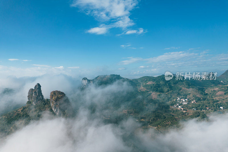 桂林阳朔县雾天大景观鸟瞰图