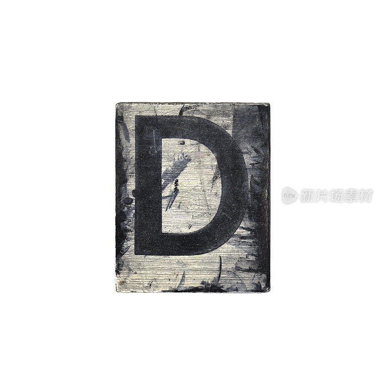 木头上的邋遢大写字母涂上白色背景的油漆，字母D