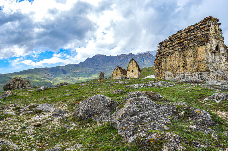 俄罗斯高加索地区北奥塞梯山区的古墓