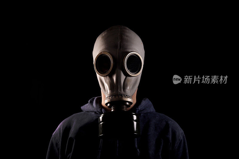 戴防毒面具的人，空气污染的概念，环境中的化学物质
