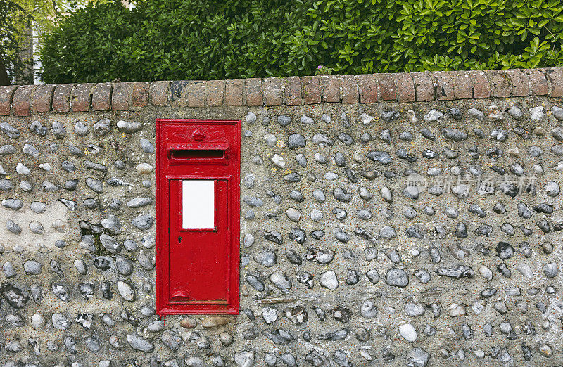 英国传统的老式红色邮筒