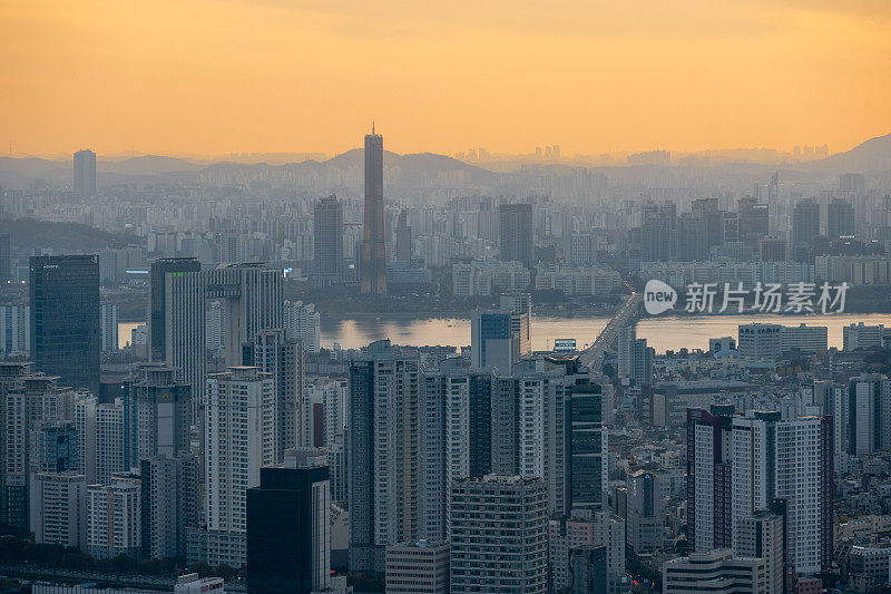 日落时分的韩国首尔城市天际线