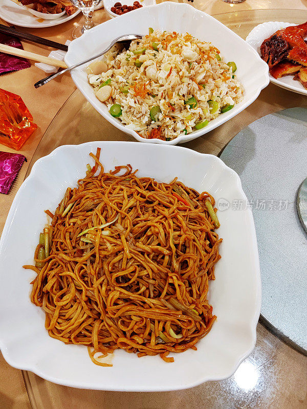 鲍鱼香菇红烧面，干贝虾仁蛋白炒饭