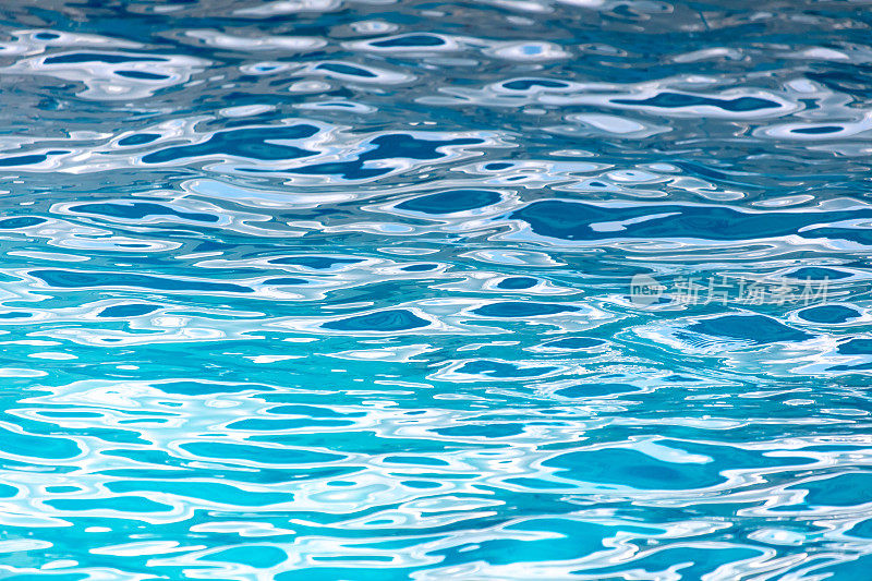 湛蓝的池水作为抽象的背景。纹理
