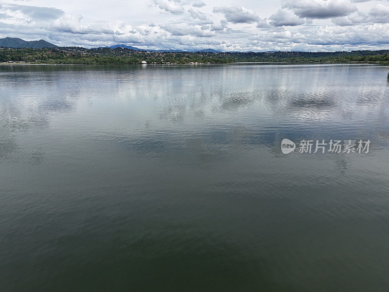 瓦雷泽湖