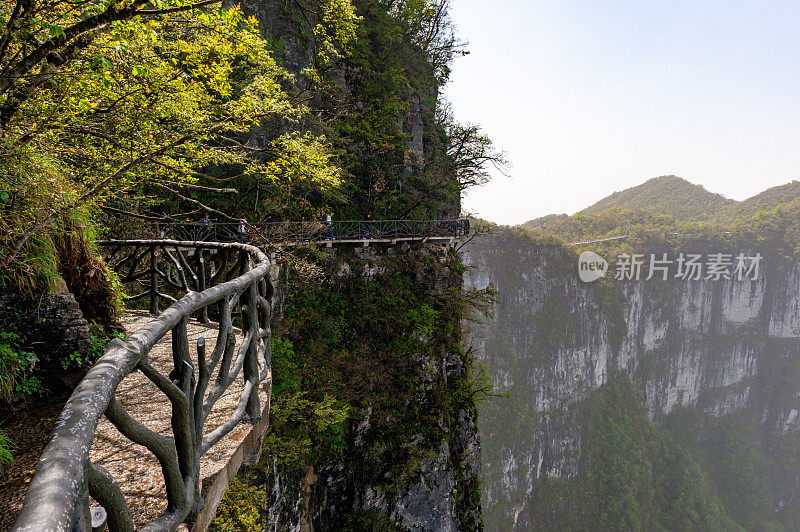 张家界国家公园天门山(天堂之门)的空中步道，中国湖南张家界天门山步道