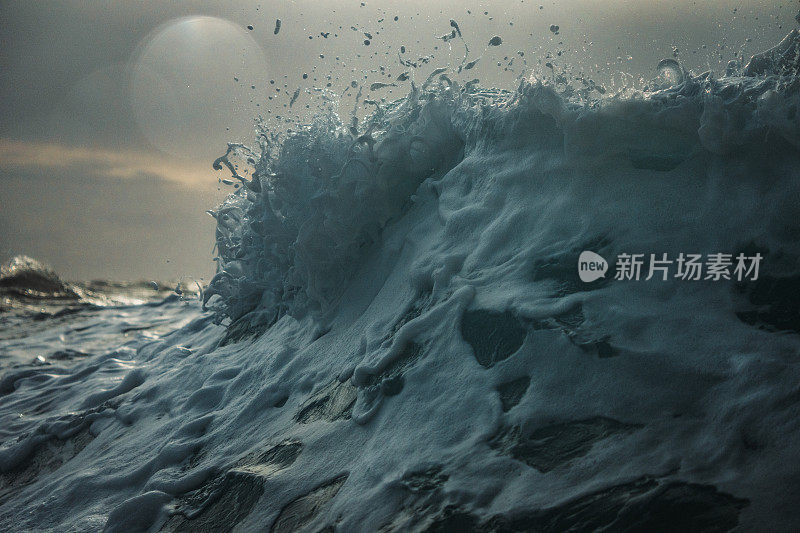 大海的形状:波浪撞击