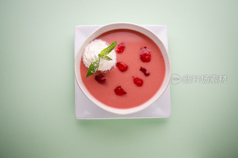 甜冷草莓汤
