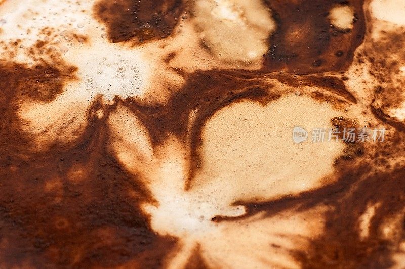 咖啡有艺术的味道，形状曲折
