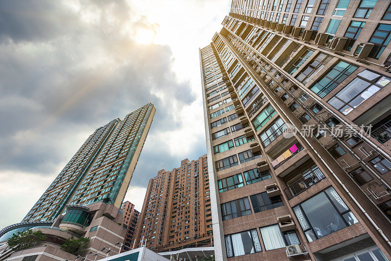 低角度的香港公寓大厦