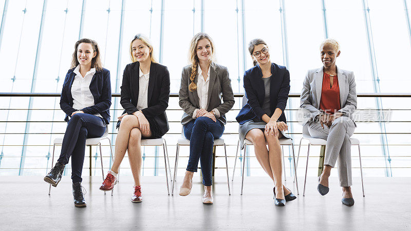 商业女性团队合作专业职业理念