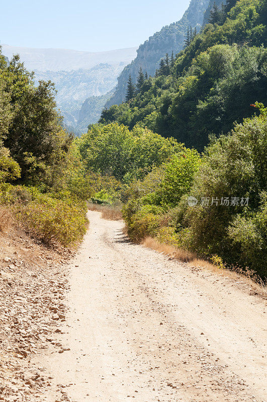 黎巴嫩卡迪沙山谷的土路和景观