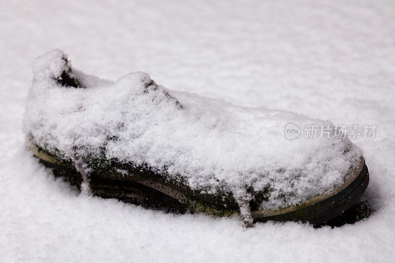 在雪鞋