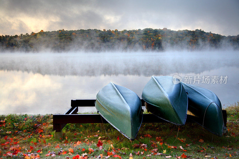 康涅狄格河上的秋雾