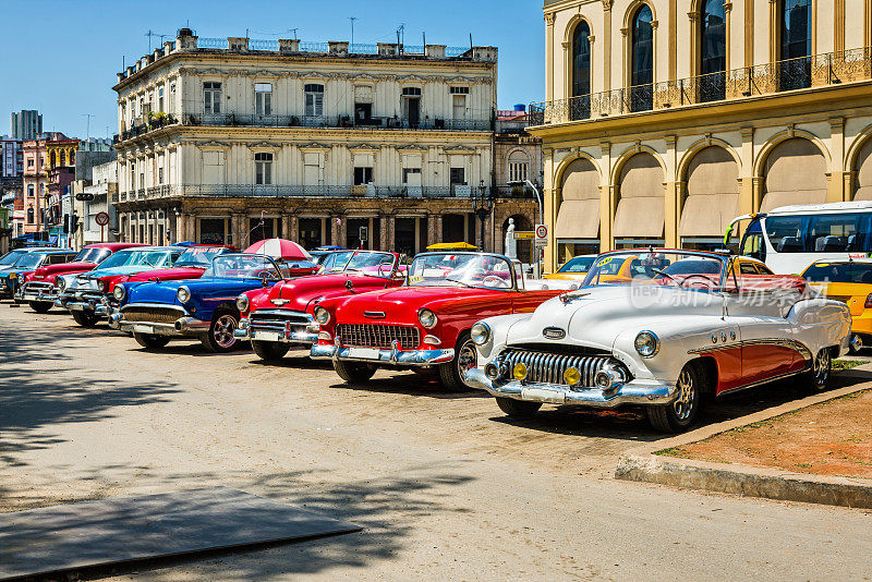 古巴哈瓦那的老式美国汽车