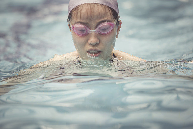 亚洲蛙泳运动员