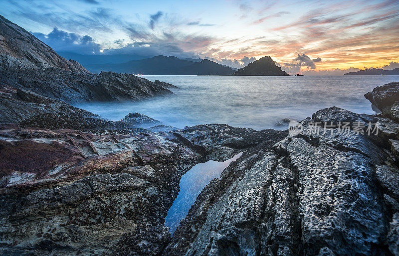 海洋和岩石