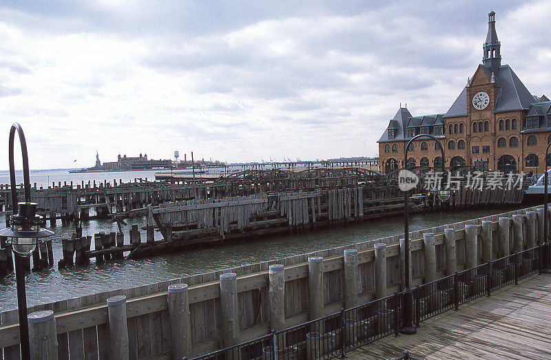 老码头埃利斯岛自由女神像距离纽约市