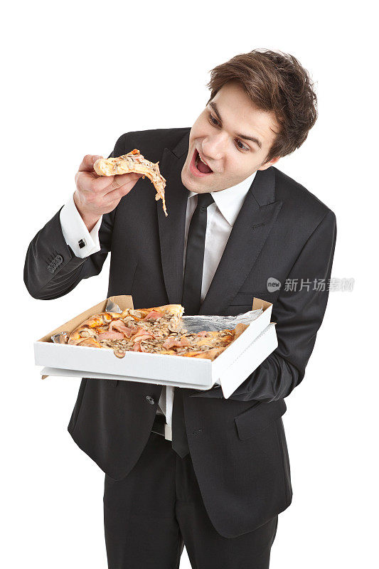 年轻帅气的商人在吃披萨