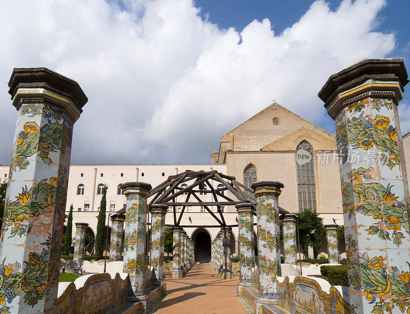 圣基娅拉教堂和修道院(那不勒斯)