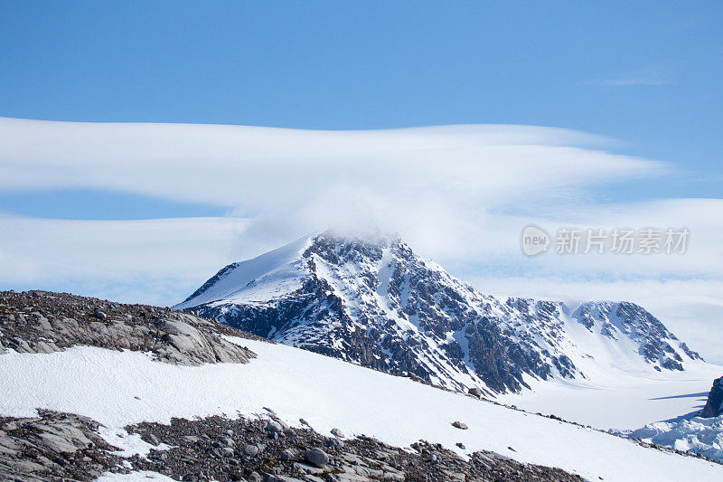 北极斯瓦尔巴特群岛的山景