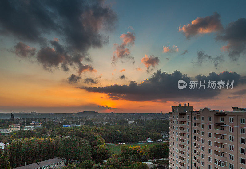 黄昏鸟瞰这座城市