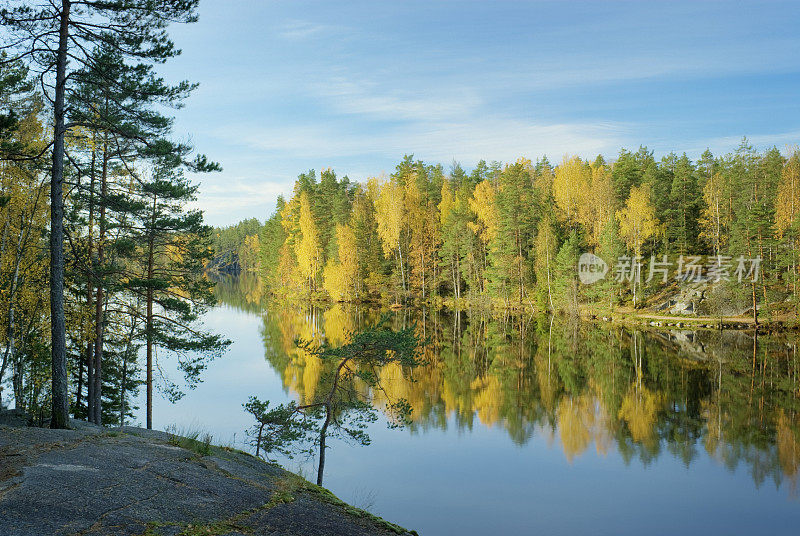 斯堪的纳维亚秋湖芬兰