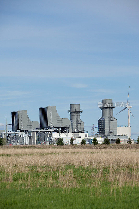 天然气400兆瓦电力峰值电厂与风力涡轮机