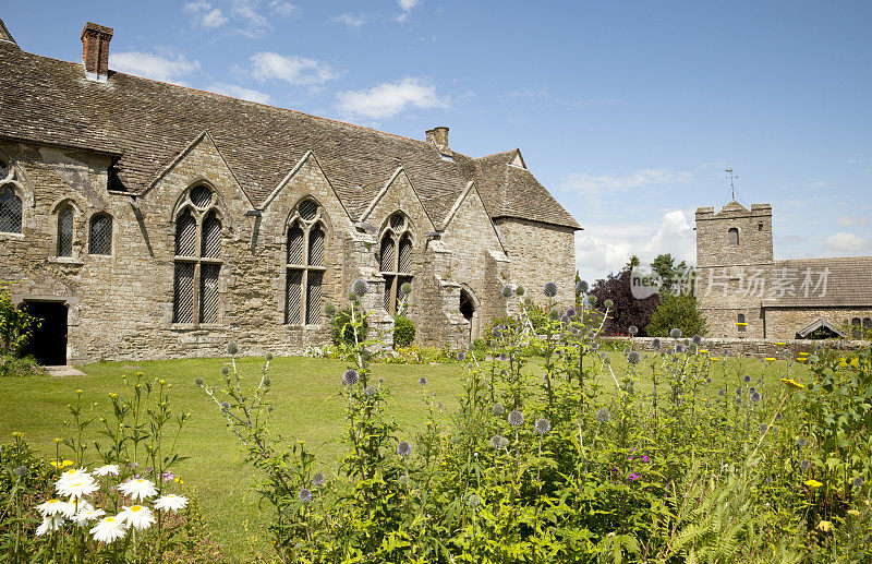 中世纪庄园和教堂