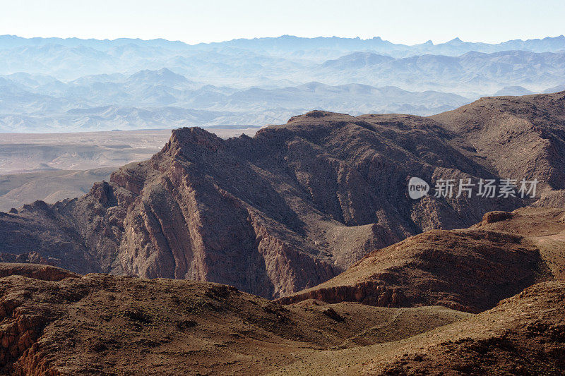 托德拉峡谷上方