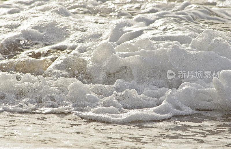 海浪泡沫