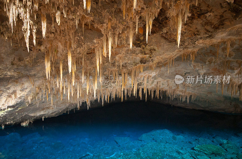 拉戈·阿祖尔洞穴，美丽的巴西