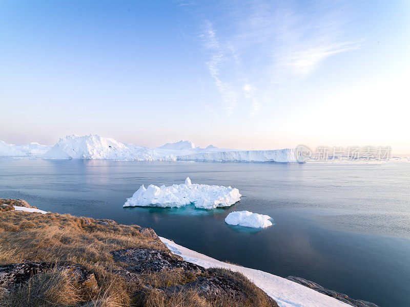 格陵兰岛北冰洋冰山上的日落