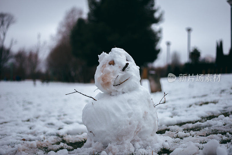 雪人朝前