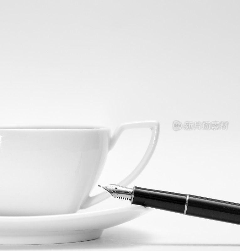 钢笔和咖啡