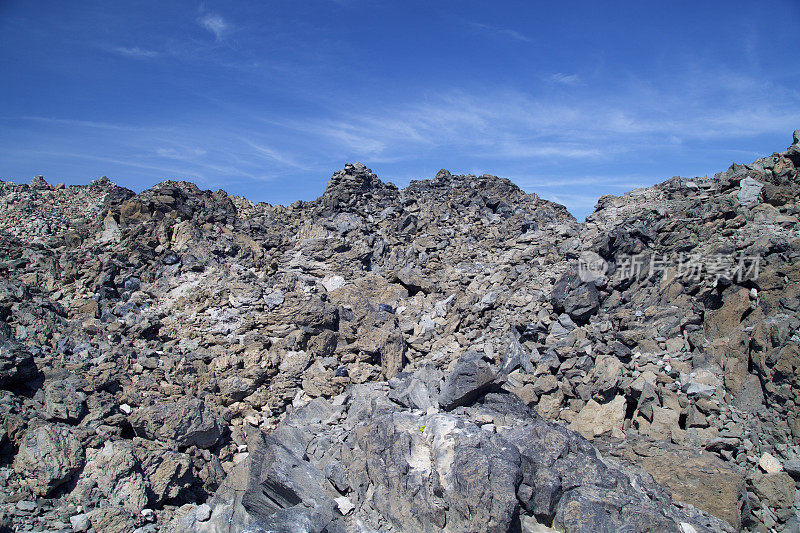 大黑曜石流-在俄勒冈州中部的纽伯里火山口宝琳娜湖附近的黑曜石