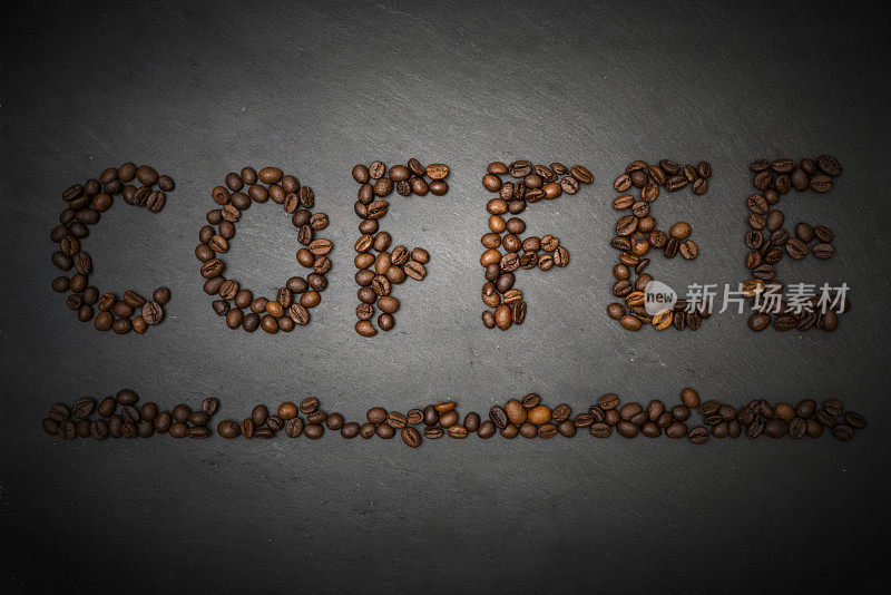 由咖啡豆形成的咖啡文字