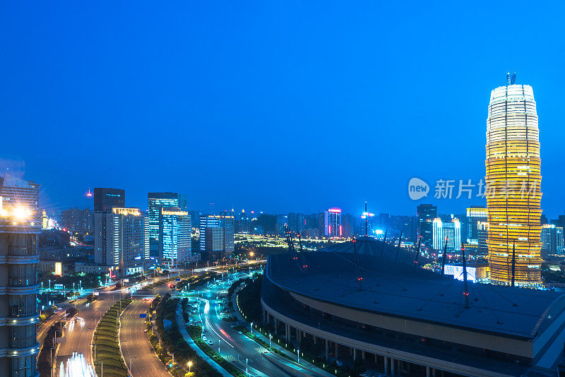 郑州城市景观与国际会展中心相辉映