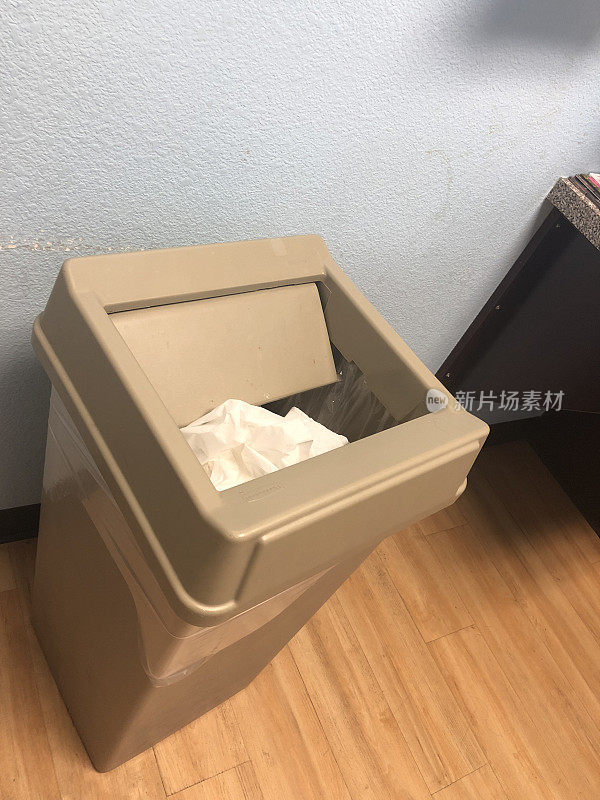 纸垃圾桶