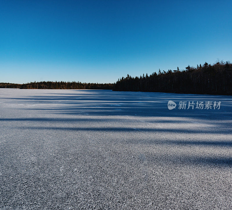 冻湖景观