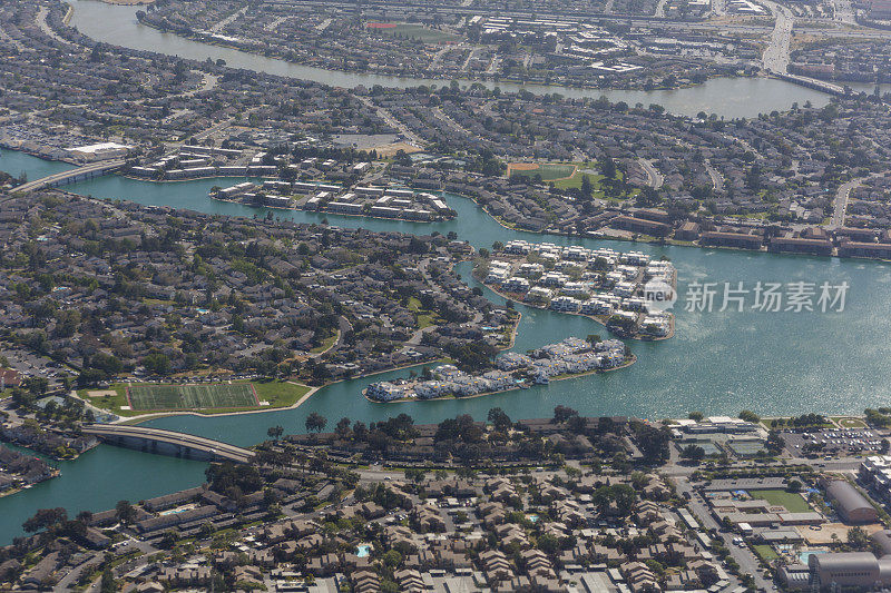 美国加州旧金山附近的红木城市住宅综合体的鸟瞰图