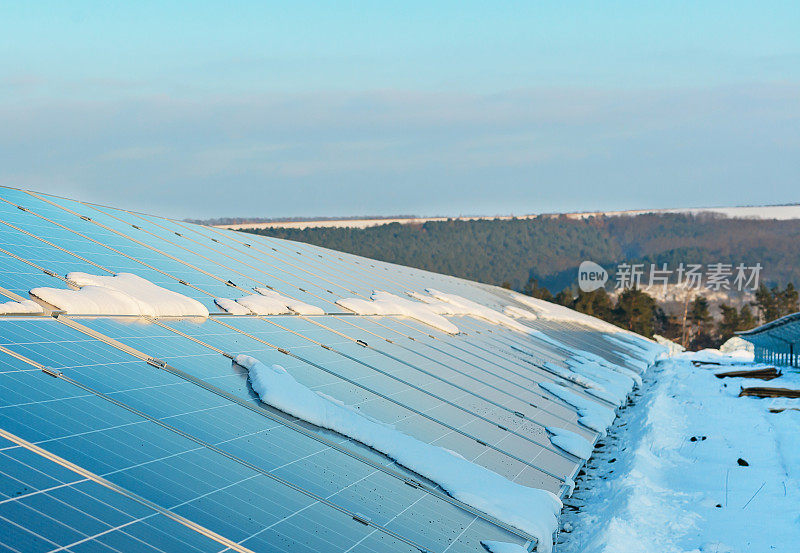 太阳能电池板作为太阳能发电厂的一小部分