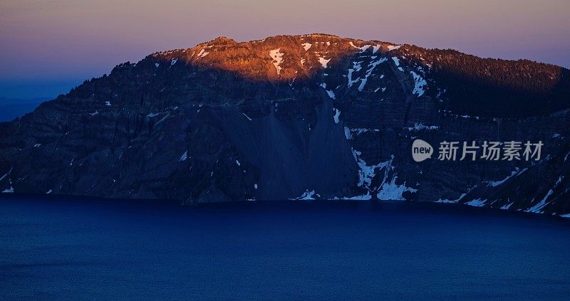 火山口湖的远古火缘